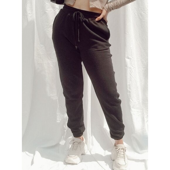 WHOLESALE * 21 JOGGER PANTS // BOUTIQUE CLOSING // EVERYTHING MUST GO - Picture 3 of 4